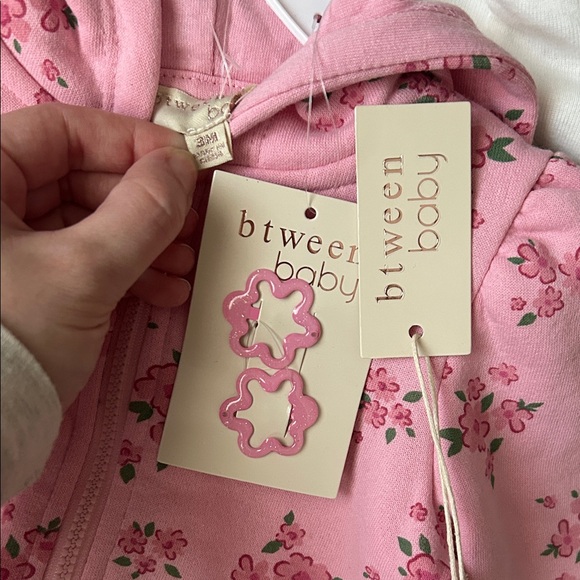 NWT 4 Piece Floral Baby Sweatsuit Set - Picture 2 of 4
